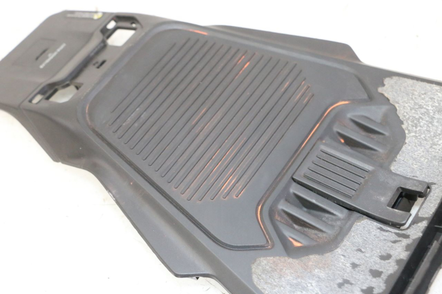 photo de JONCTION CARENAGE ARRIERE SUPERIEUR SEGWAY NINEBOT ZT3 PRO 1 - Gros plan technique