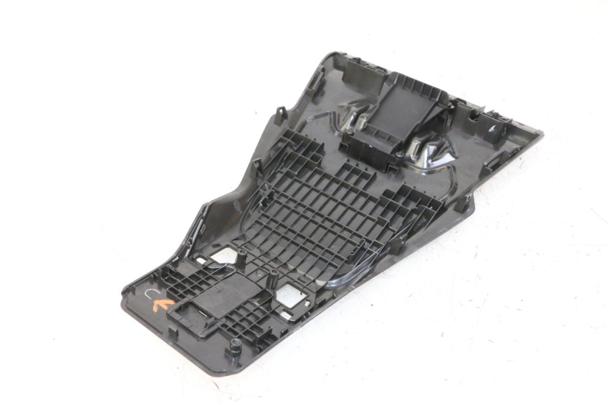 photo de JONCTION CARENAGE ARRIERE SUPERIEUR SEGWAY NINEBOT ZT3 PRO 1 - Points de fixation