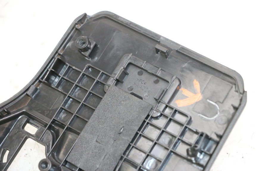 photo de JONCTION CARENAGE ARRIERE SUPERIEUR SEGWAY NINEBOT ZT3 PRO 1 - Marquages et références