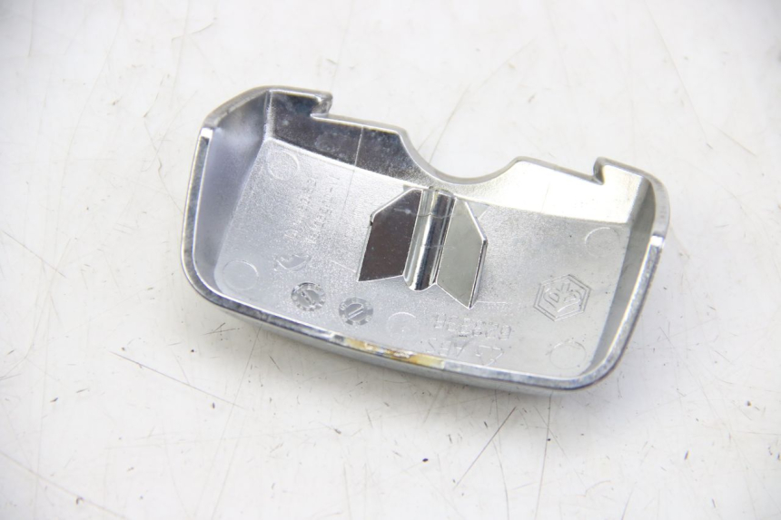 photo de JONCTION CARENAGE ARRIERE PIAGGIO VESPA GTS SUPER IE 125 (2009 - 2016) - Autre angle de vue