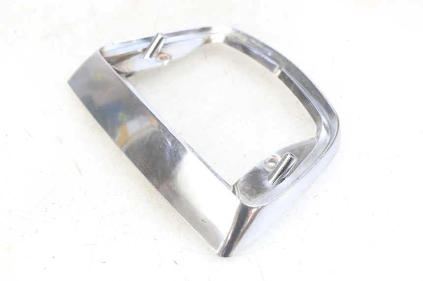 photo de JONCTION CARENAGE ARRIERE PIAGGIO VESPA S 2T 50 (2007 - 2014) - Zoom état d’usage