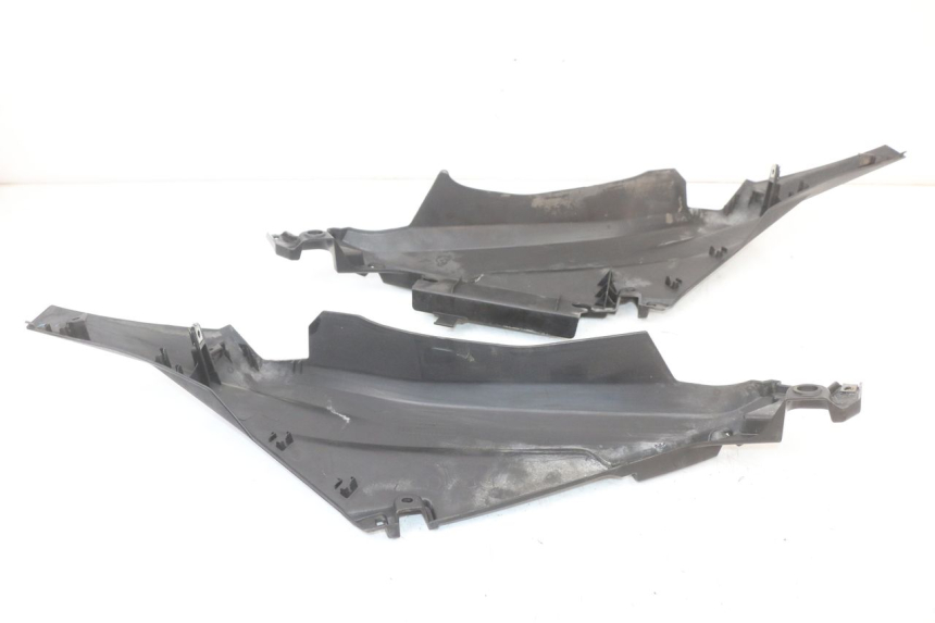 photo de JONCTION CARENAGE ARRIERE YAMAHA XMAX X-MAX ABS 125 (2017 - 2020) - Détail de la pièce