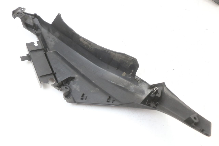 photo de JONCTION CARENAGE ARRIERE YAMAHA XMAX X-MAX ABS 125 (2017 - 2020) - Autre angle de vue