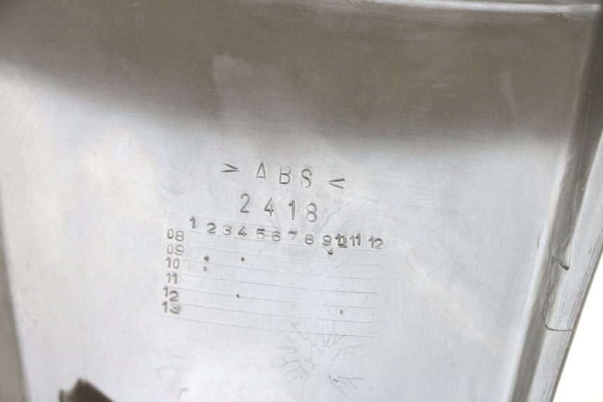 photo de JONCTION CARENAGE ARRIERE YAMAHA XMAX X-MAX 125 (2006 - 2009) - Détail de la pièce