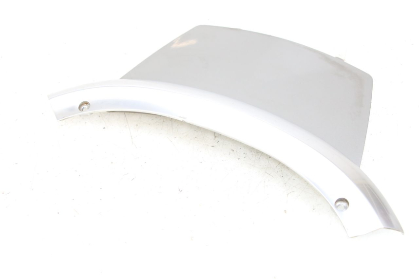 photo de JONCTION CARENAGE ARRIERE PIAGGIO X10 125 (2012 - 2017) - Gros plan technique