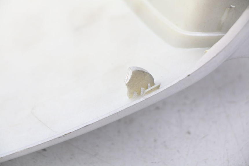 photo de JONCTION CARENAGE ARRIERE PIAGGIO X9 125 (2000 - 2003) - Autre angle de vue