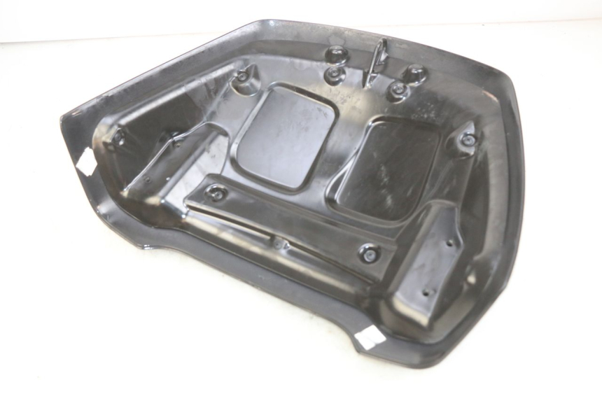 photo de JONCTION CARENAGE ARRIERE PIAGGIO XEVO - X EVO 125 (2007 - 2017) - Détail de la pièce