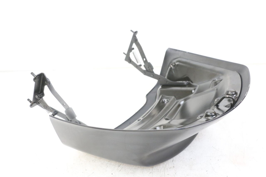 photo de JONCTION CARENAGE ARRIERE PIAGGIO XEVO - X EVO 125 (2007 - 2017) - Autre angle de vue