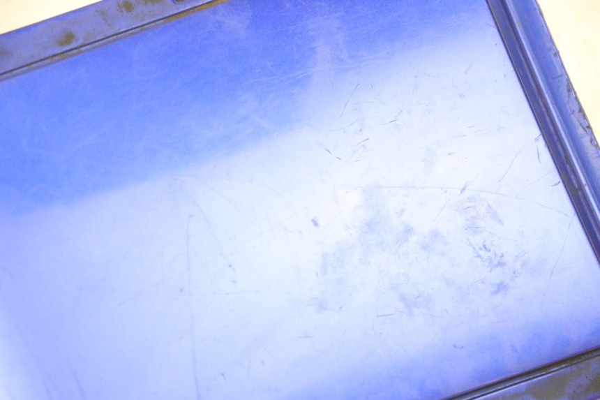 photo de JONCTION CARENAGE ARRIERE YAMAHA FZS FAZER 600 (2001 - 2003) - Zoom état d’usage