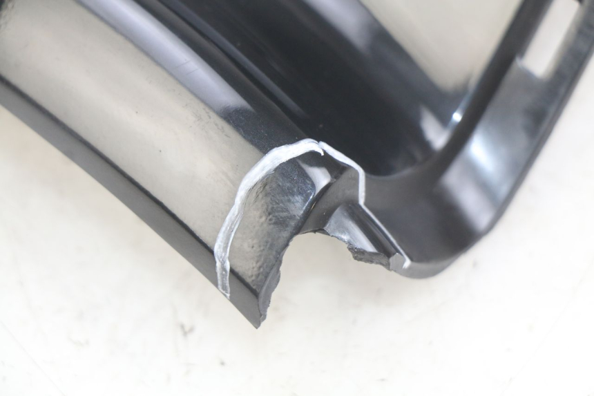 photo de JONCTION CARENAGE ARRIERE YAMAHA YP MAJESTY 125 (2007 - 2010) - Points de fixation