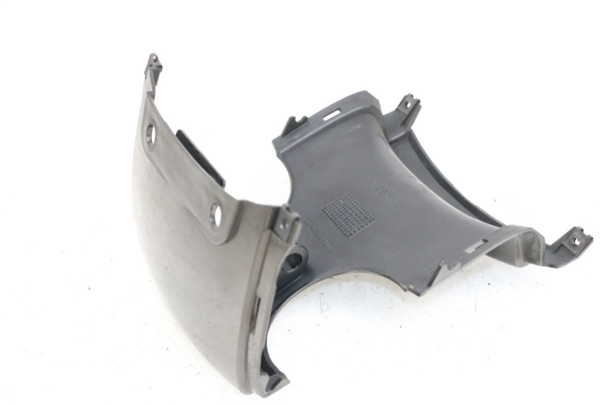 photo de JONCTION CARENAGE ARRIERE YAMAHA YP MAJESTY 125 (2002 - 2006) - Zoom état d’usage