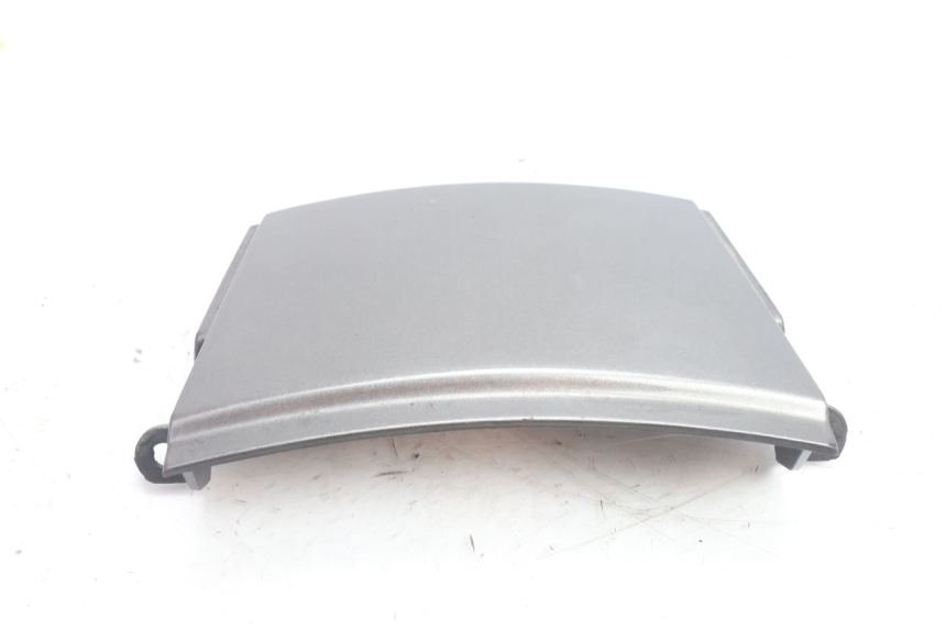 photo de JONCTION CARENAGE ARRIERE KAWASAKI ZZR 600 (1995 - 2004) - Gros plan technique