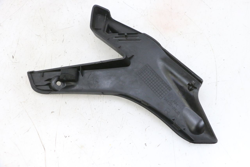 photo de JONCTION CARENAGE AVANT SUZUKI BURGMAN 650 (2013 - 2020) - Autre angle de vue