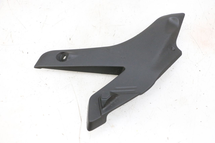 photo de JONCTION CARENAGE AVANT SUZUKI BURGMAN 650 (2013 - 2020) - Gros plan technique