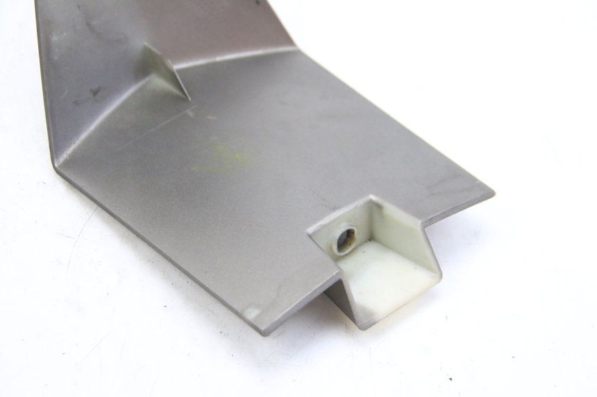 photo de JONCTION CARENAGE AVANT PEUGEOT CITYSTAR 125 (2011 - 2017) - Gros plan technique