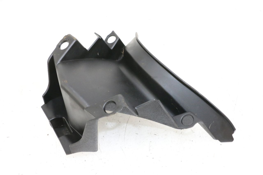 photo de JONCTION CARENAGE AVANT PEUGEOT CITYSTAR 50 (2013 - 2017) - Gros plan technique