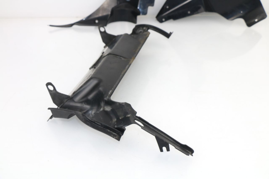photo de JONCTION CARENAGE AVANT YAMAHA FJR ABS 1300 (2006 - 2012) - État de surface