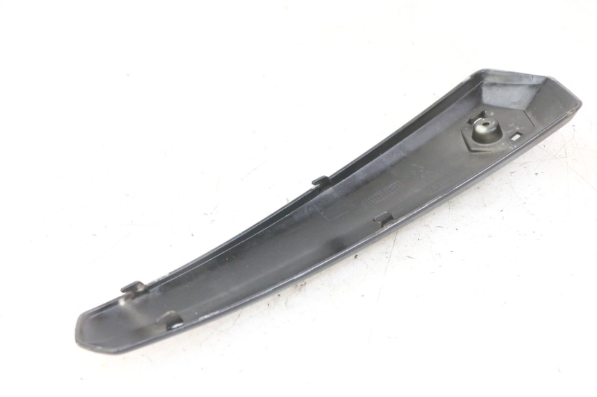 photo de JONCTION CARENAGE AVANT PIAGGIO IE MP3 YOURBAN 300 (2011 - 2016) - Détail de la pièce