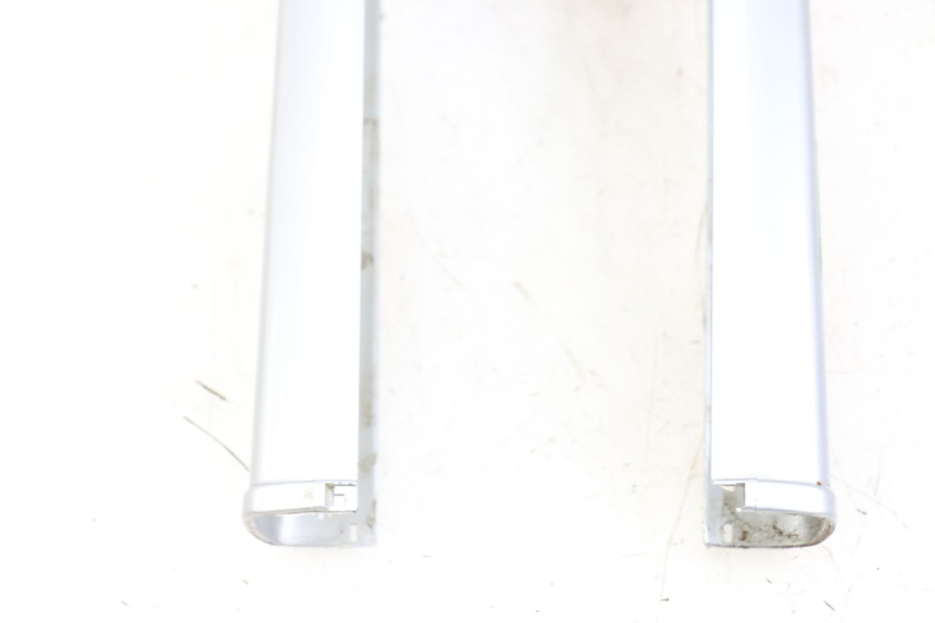 photo de JONCTION CARENAGE AVANT INF PEUGEOT 103 VOGUE VS2 50 (2004 - 2017) - Détail de la pièce