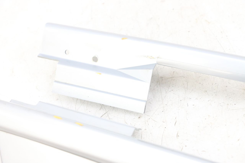 photo de JONCTION CARENAGE AVANT INF PEUGEOT 103 VOGUE VS2 50 (2004 - 2017) - État de surface