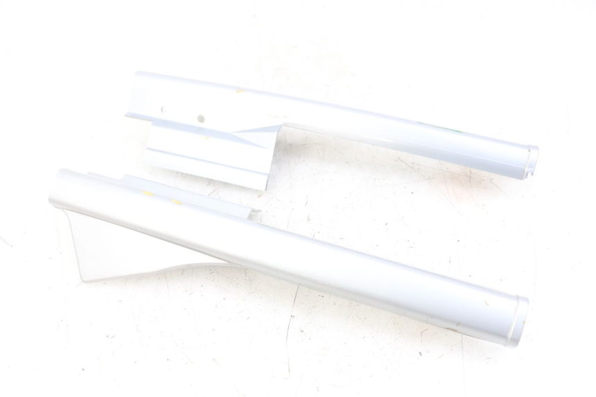 photo de JONCTION CARENAGE AVANT INF PEUGEOT 103 VOGUE VS2 50 (2004 - 2017) - Pièce contrôlée