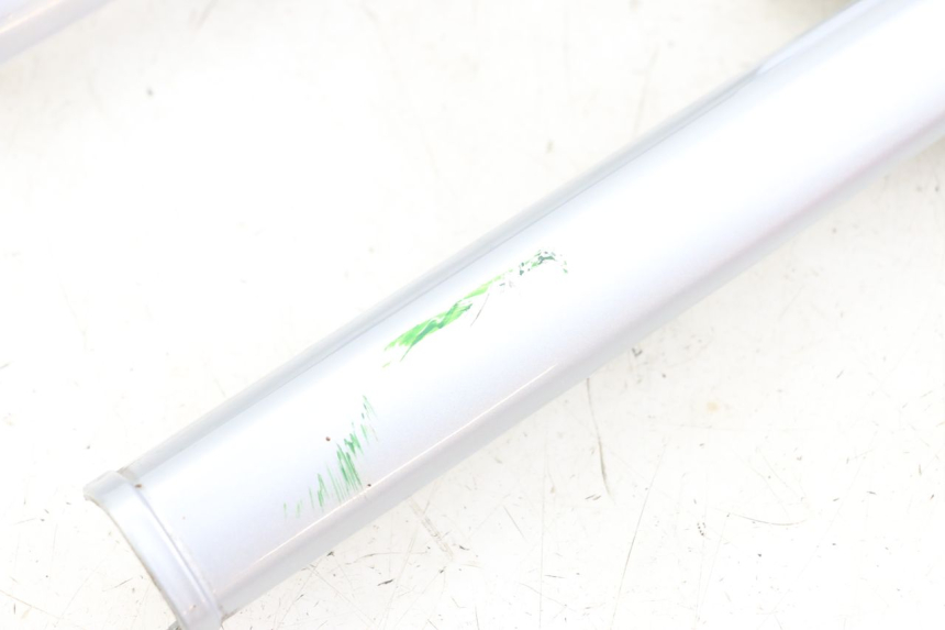 photo de JONCTION CARENAGE AVANT INF PEUGEOT 103 VOGUE VS2 50 (2004 - 2017) - Marquages et références