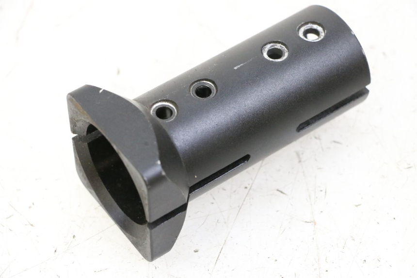 photo de JONCTION CARENAGE AVANT INF DUALTRON AMINIA 1 - Gros plan technique