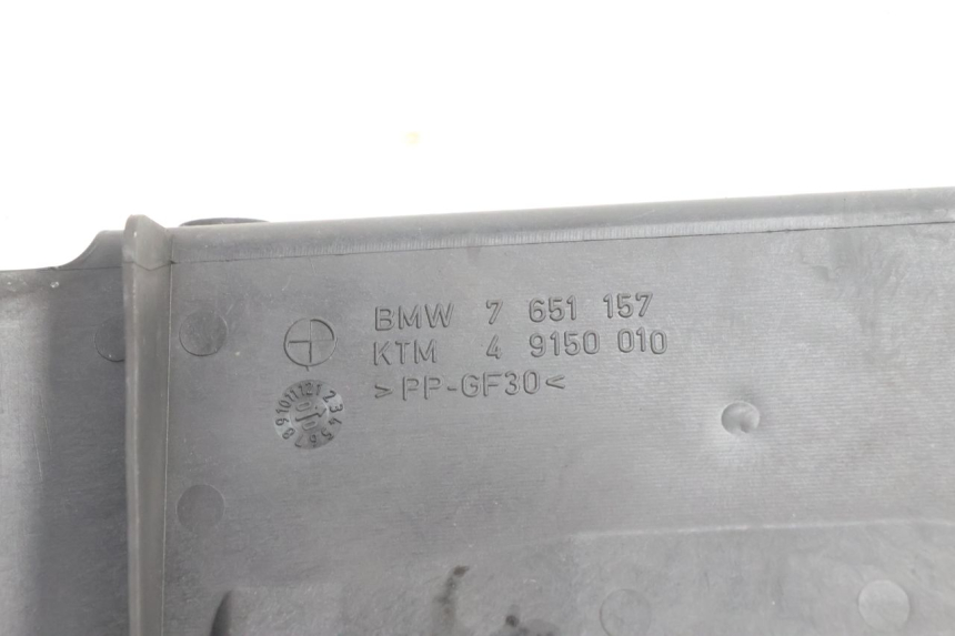 photo de JONCTION CARENAGE AVANT INF BMW C1 125 (2000 - 2003) - Points de fixation
