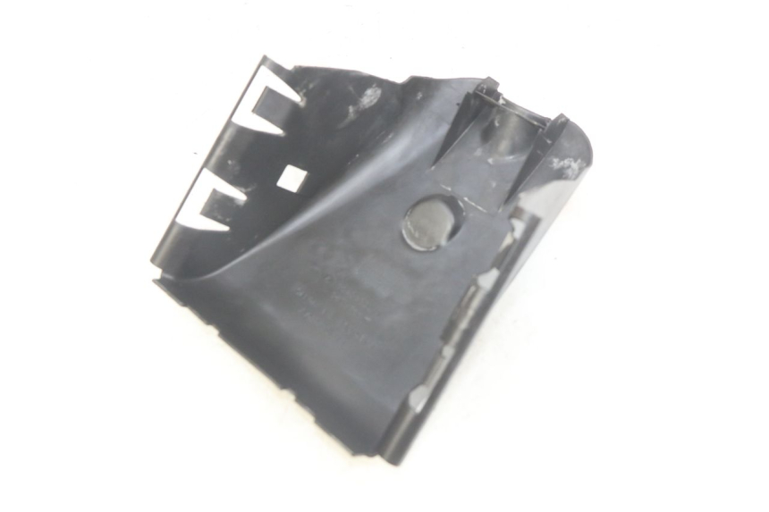 photo de JONCTION CARENAGE AVANT INF PEUGEOT ELYSEO 125 (1999 - 2004) - Détail de la pièce