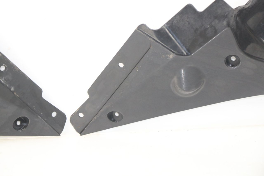 photo de JONCTION CARENAGE AVANT INF YAMAHA FJR ABS 1300 (2006 - 2012) - Autre angle de vue