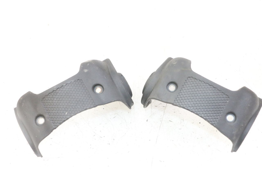 photo de JONCTION CARENAGE AVANT INF PIAGGIO IE MP3 YOURBAN 300 (2011 - 2016) - Vue principale