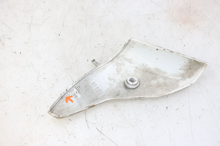 photo de JONCTION CARENAGE AVANT INF PIAGGIO LXV 4T 50 (2009 - 2013) - Autre angle de vue