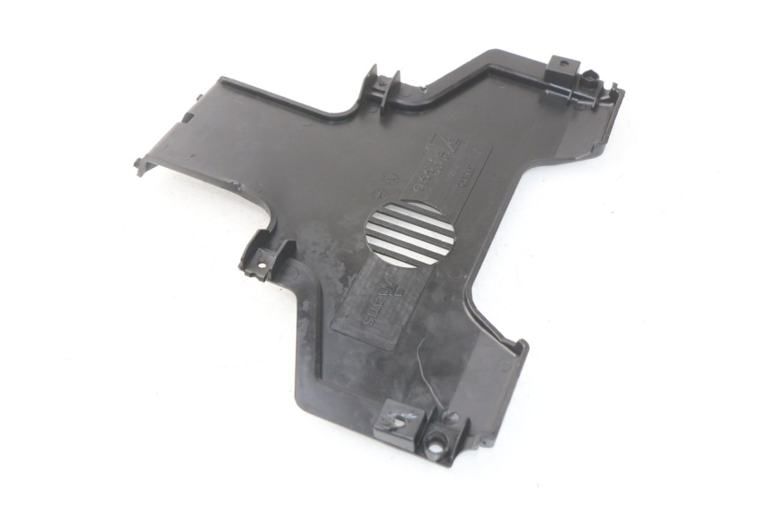 photo de JONCTION CARENAGE AVANT INF PIAGGIO MP3 HPE 500 (2019 - 2022) - Zoom état d’usage