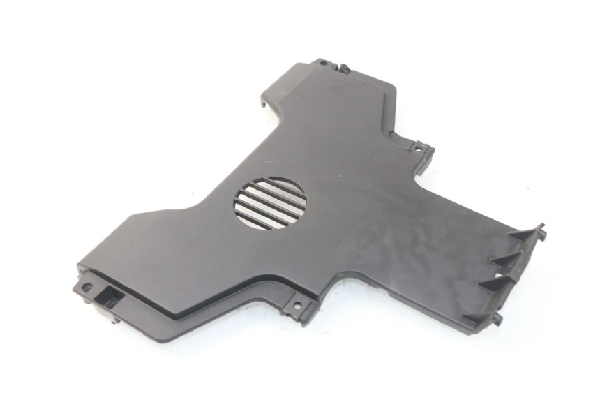 photo de JONCTION CARENAGE AVANT INF PIAGGIO MP3 HPE 500 (2019 - 2022) - Vue d’ensemble