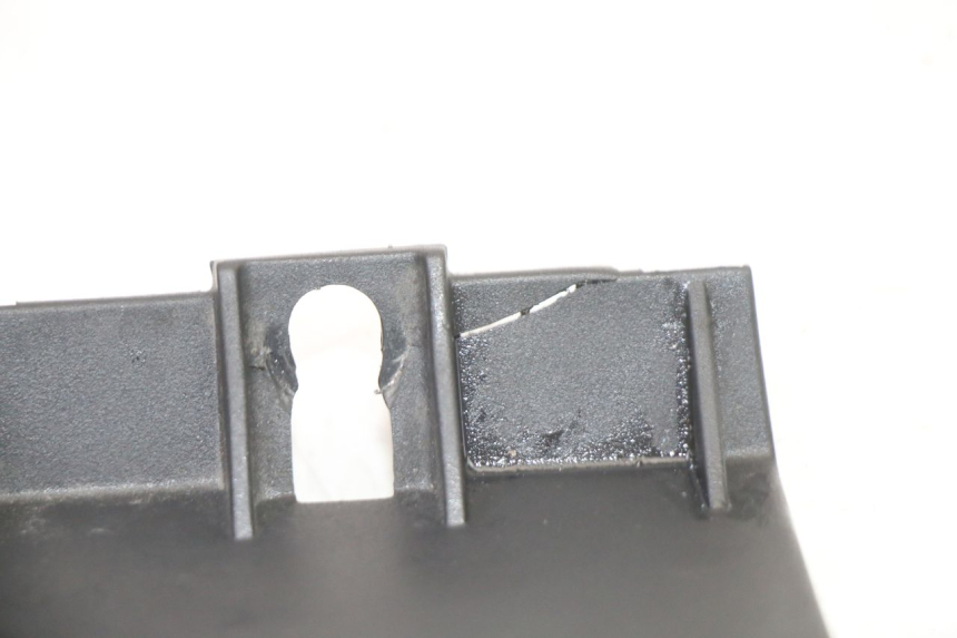 photo de JONCTION CARENAGE AVANT INF PIAGGIO MP3 HPE 310 (2024 - 2025) - Zoom état d’usage