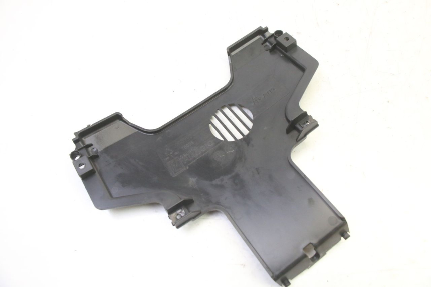 photo de JONCTION CARENAGE AVANT INF PIAGGIO MP3 HPE 310 (2024 - 2025) - Autre angle de vue