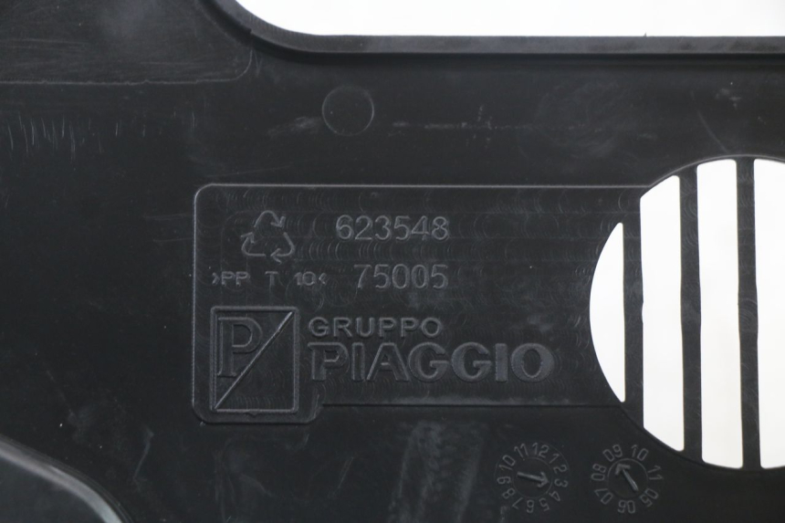 photo de JONCTION CARENAGE AVANT INF PIAGGIO MP3 LT 400 (2007 - 2012) - Vue d’ensemble