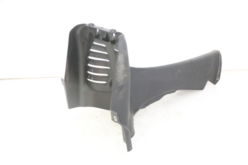 photo de JONCTION CARENAGE AVANT INF PIAGGIO MP3 LT 300 (2010 - 2016) - Gros plan technique