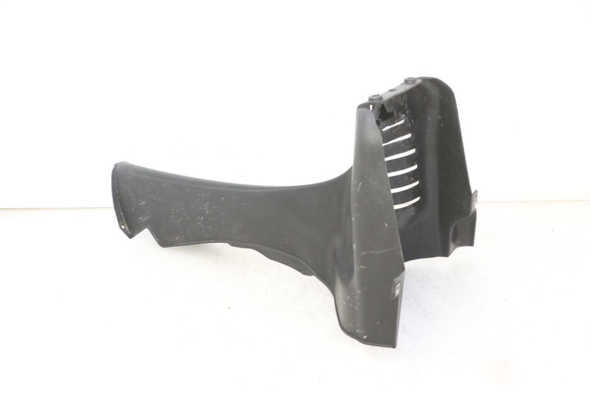 photo de JONCTION CARENAGE AVANT INF PIAGGIO MP3 RL 250 (2006 - 2010) - Gros plan technique