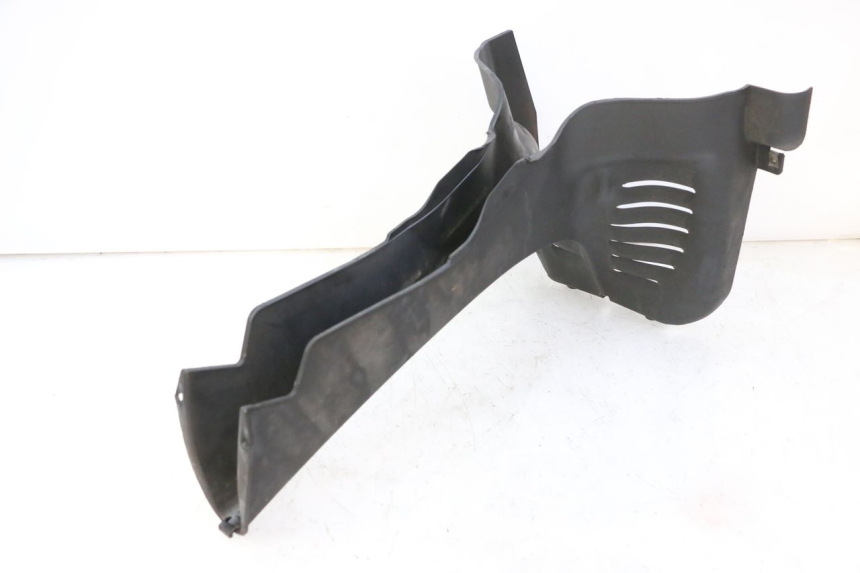 photo de JONCTION CARENAGE AVANT INF PIAGGIO MP3 RL 250 (2006 - 2010) - Gros plan technique