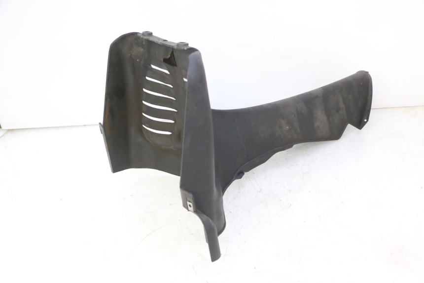 photo de JONCTION CARENAGE AVANT INF PIAGGIO MP3 RL 250 (2006 - 2010) - Points de fixation