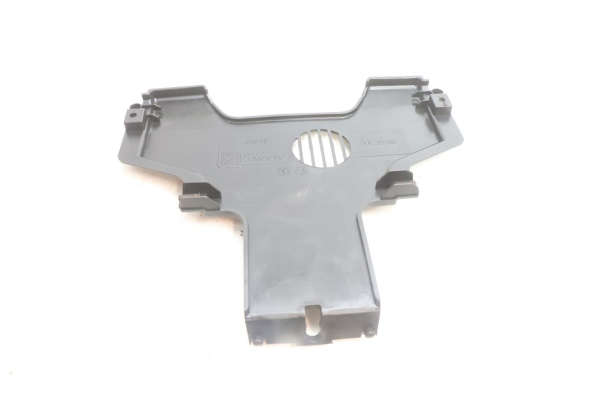 photo de JONCTION CARENAGE AVANT INF PIAGGIO MP3 500 (2016 - 2018) - Autre angle de vue