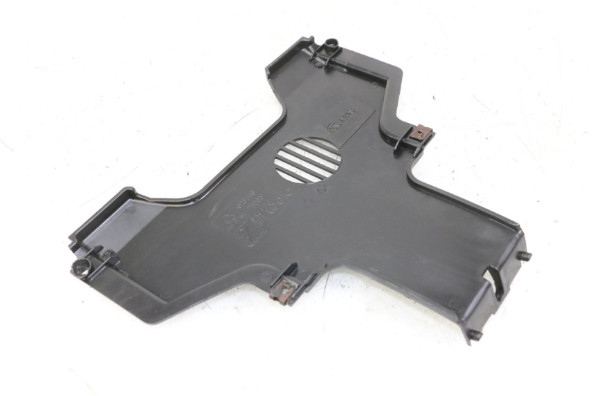 photo de JONCTION CARENAGE AVANT INF PIAGGIO MP3 LT 400 (2007 - 2012) - Détail de la pièce