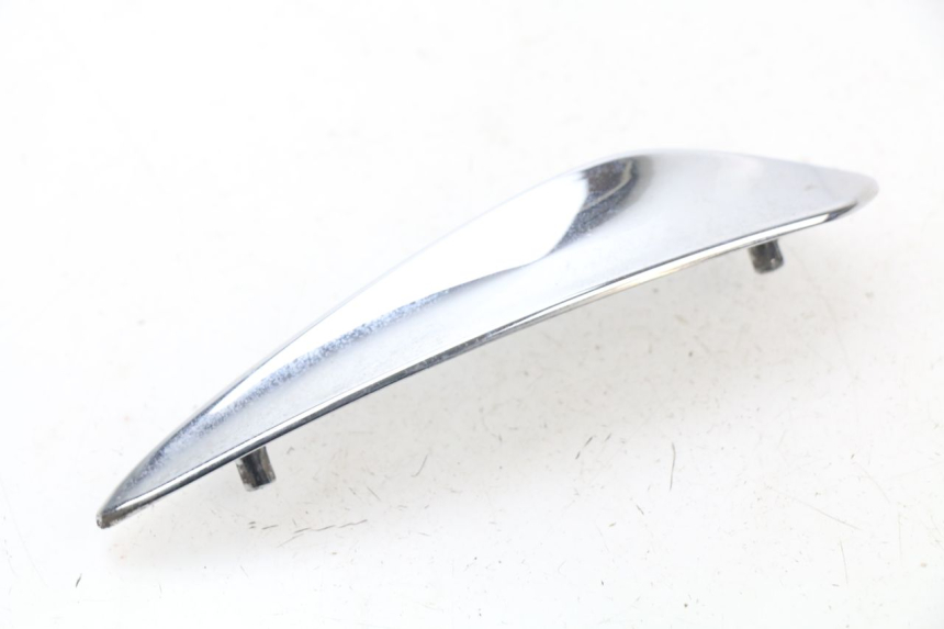 photo de JONCTION CARENAGE AVANT INF PIAGGIO PRIMAVERA 125 (2013 - 2021) - Zoom état d’usage