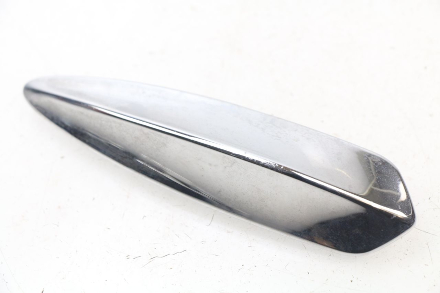 photo de JONCTION CARENAGE AVANT INF PIAGGIO PRIMAVERA 125 (2013 - 2021) - Autre angle de vue