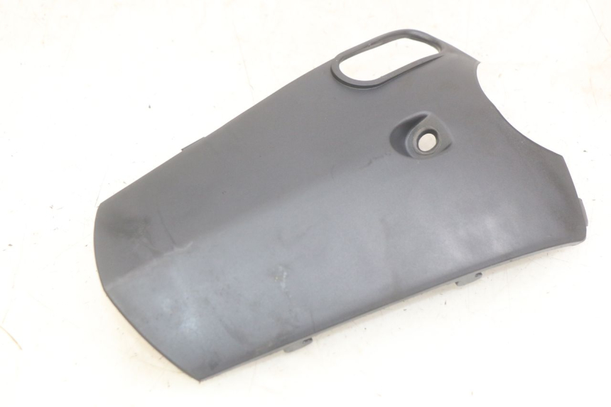 photo de JONCTION CARENAGE AVANT INF HONDA SCV LEAD 100 (2003 - 2007) - Vue principale