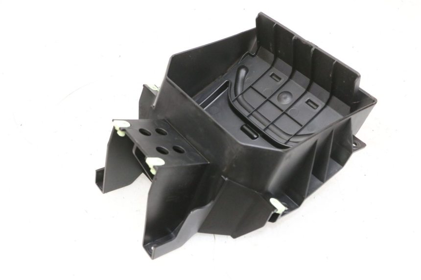 photo de JONCTION CARENAGE AVANT INF PEUGEOT SPEEDFIGHT 4 4T EFI 50 (2021 - 2025) - Gros plan technique