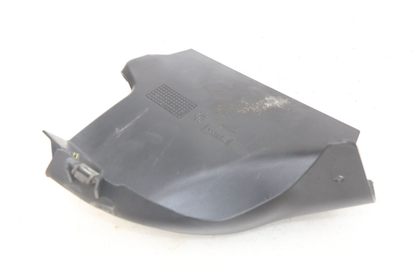 photo de JONCTION CARENAGE AVANT INF APRILIA SRV 850 (2012 - 2017) - Autre angle de vue