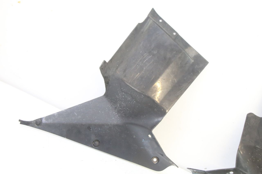 photo de JONCTION CARENAGE AVANT INF HONDA ST PAN EUROPEAN 1300 (2002 - 2013) - Détail de la pièce