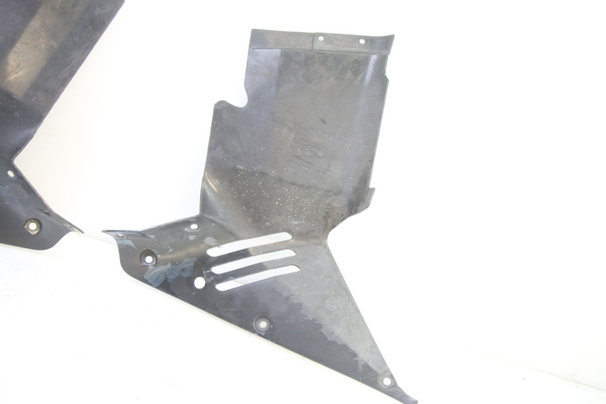 photo de JONCTION CARENAGE AVANT INF HONDA ST PAN EUROPEAN 1300 (2002 - 2013) - Zoom état d’usage